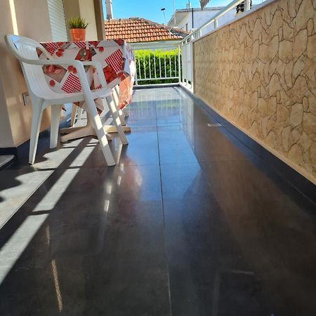 Dimitris Apartments ネア・プラギア エクステリア 写真