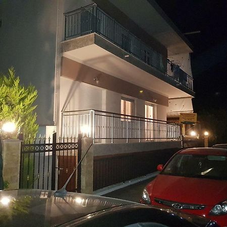 Dimitris Apartments ネア・プラギア エクステリア 写真